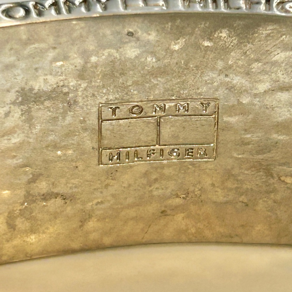 Tommy Hilfiger Unisex Bracelet
Stainless Steel Watchband Look - Picture 3 of 16